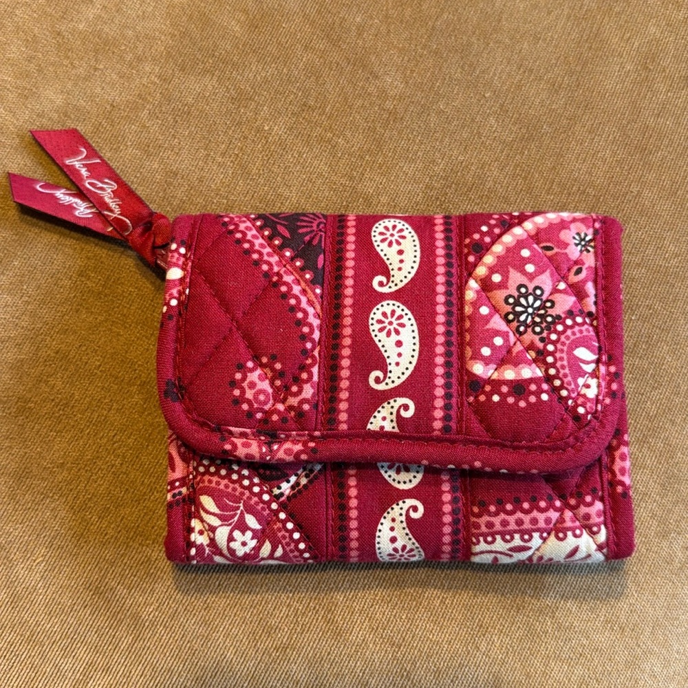 *LIKE NEW* Vera Bradley Red Bandana Petite Paisley Quilted Wallet/Wristlet